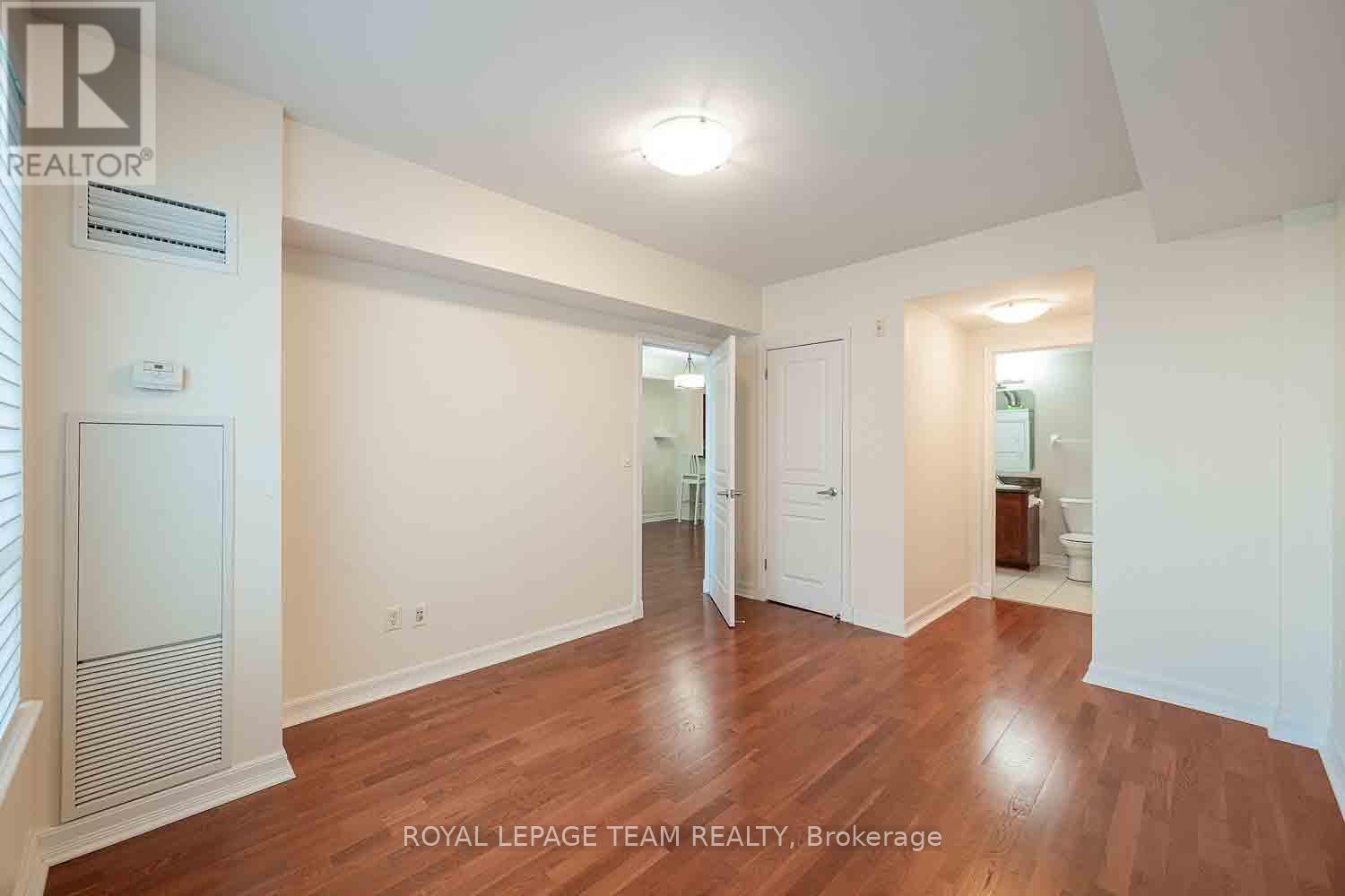 Photo 6 of 909 200 Besserer Street, Ottawa ON