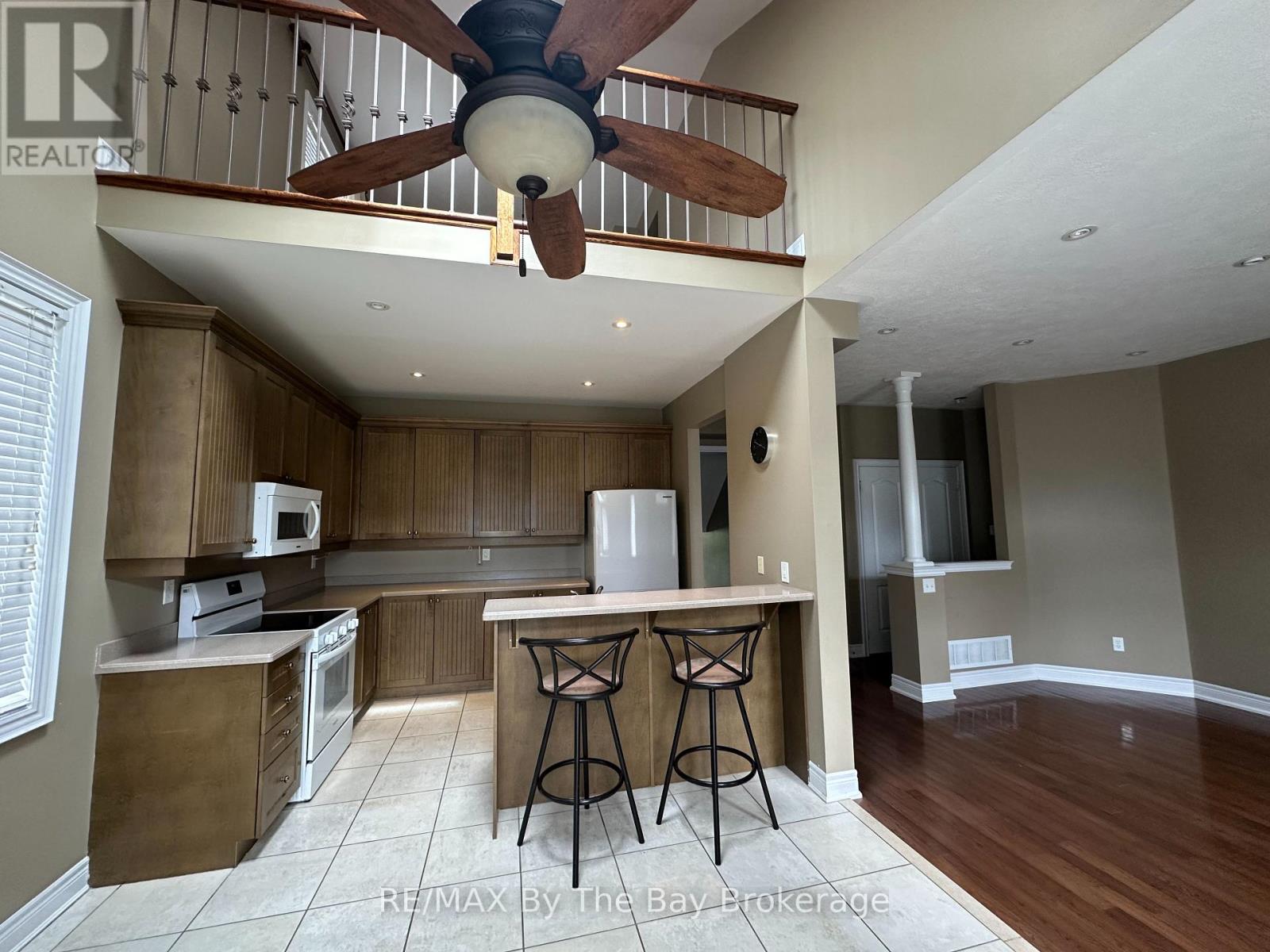 Photo 4 of 64 Oriole Crescent, Wasaga Beach ON