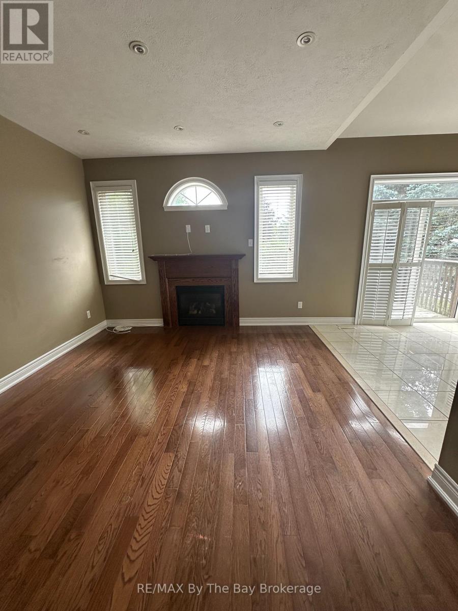 Photo 5 of 64 Oriole Crescent, Wasaga Beach ON