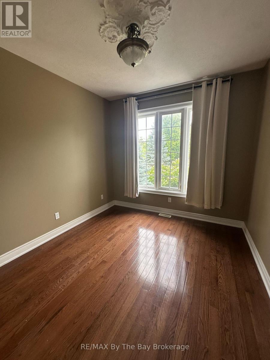 Photo 6 of 64 Oriole Crescent, Wasaga Beach ON