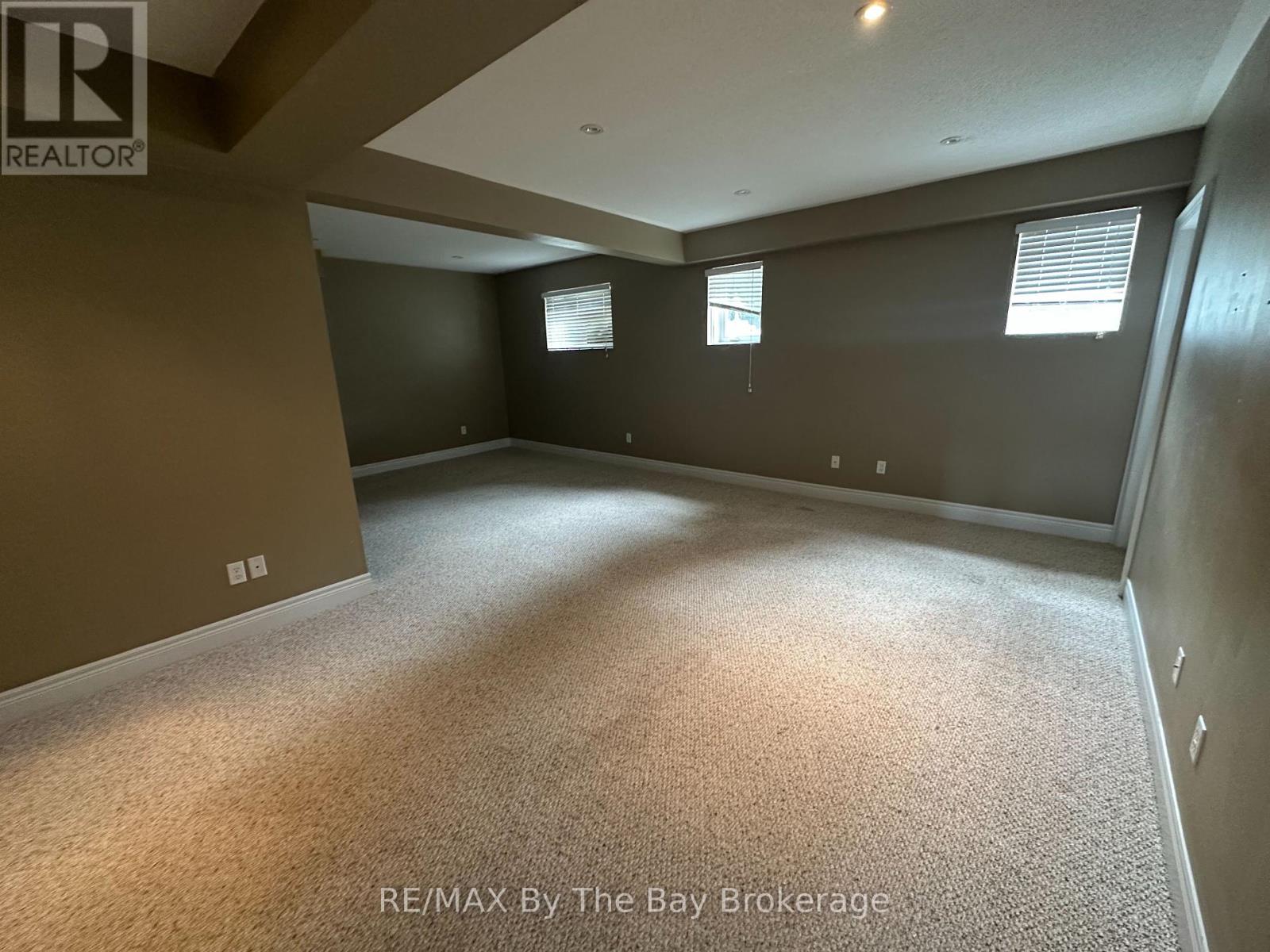 Photo 9 of 64 Oriole Crescent, Wasaga Beach ON