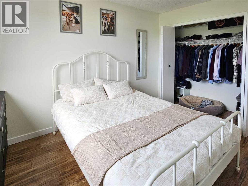 Single Family House Bi-level for Sale in  Hidden Spring Green NW Hidden Valley Calgary 