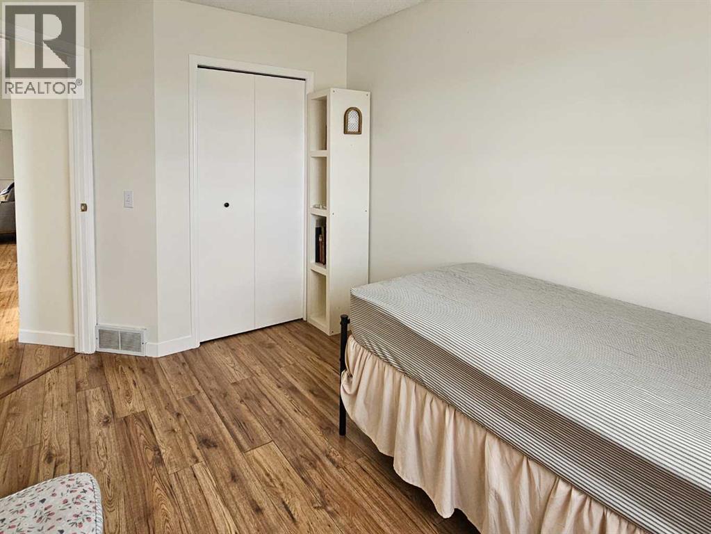 Single Family House Bi-level for Sale in  Hidden Spring Green NW Hidden Valley Calgary 