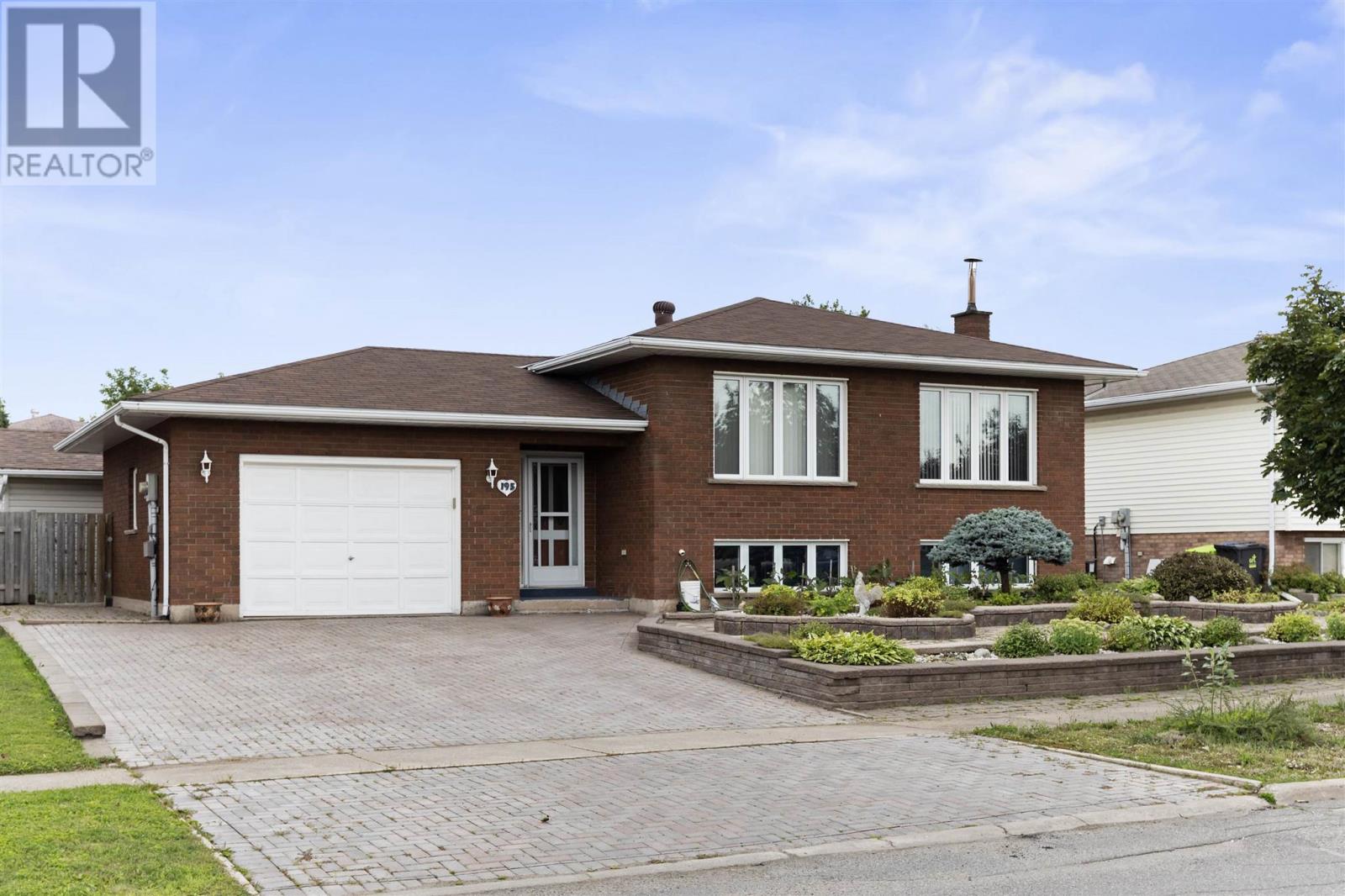 Photo 1 of 195 Bitonti Cres, Sault Ste Marie ON
