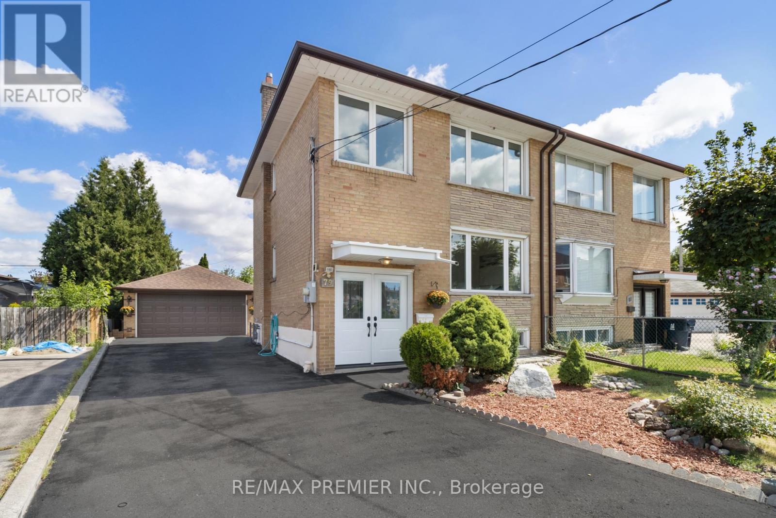 Photo 8 of 79 Pamille Place, Toronto ON