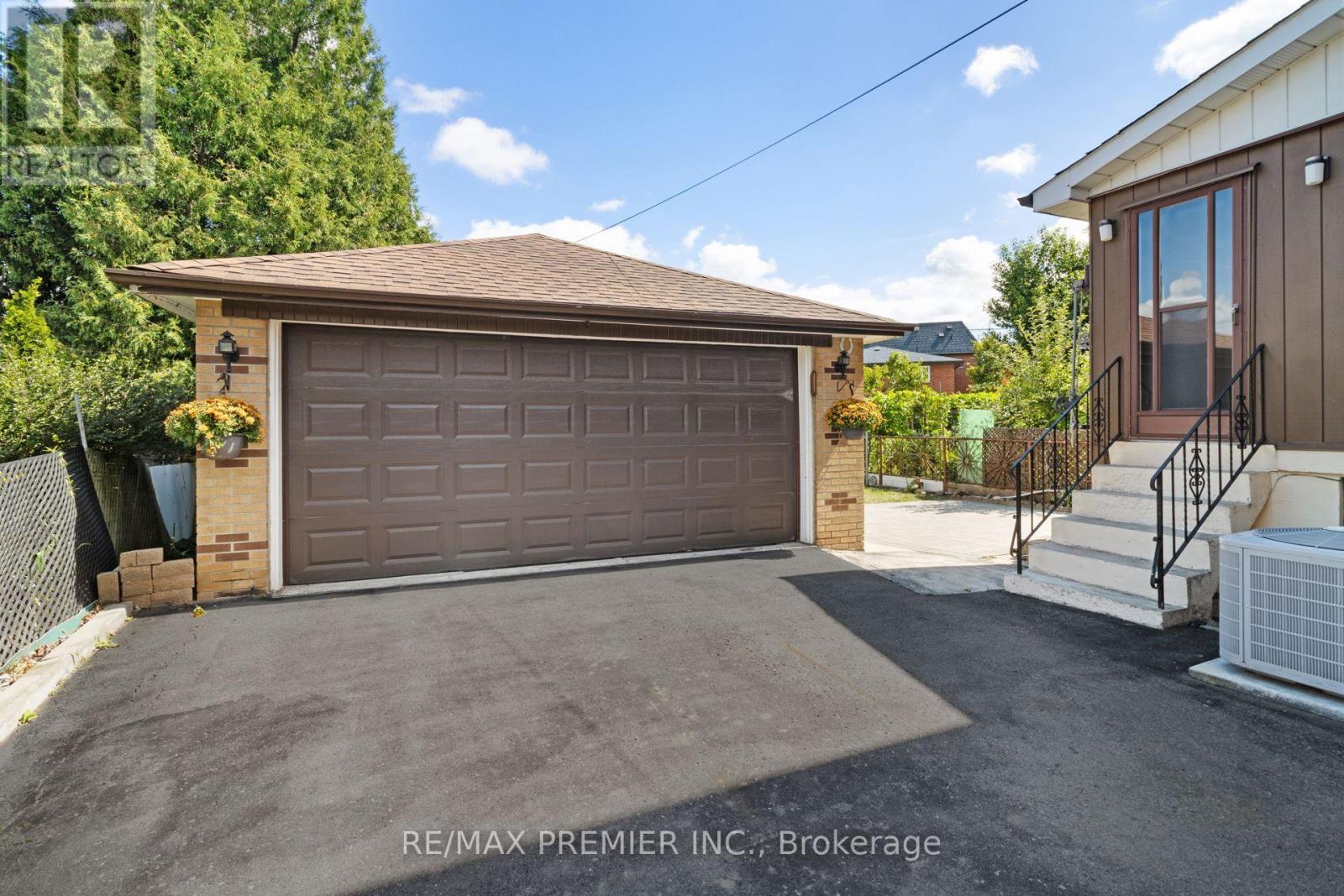 Photo 21 of 79 Pamille Place, Toronto ON