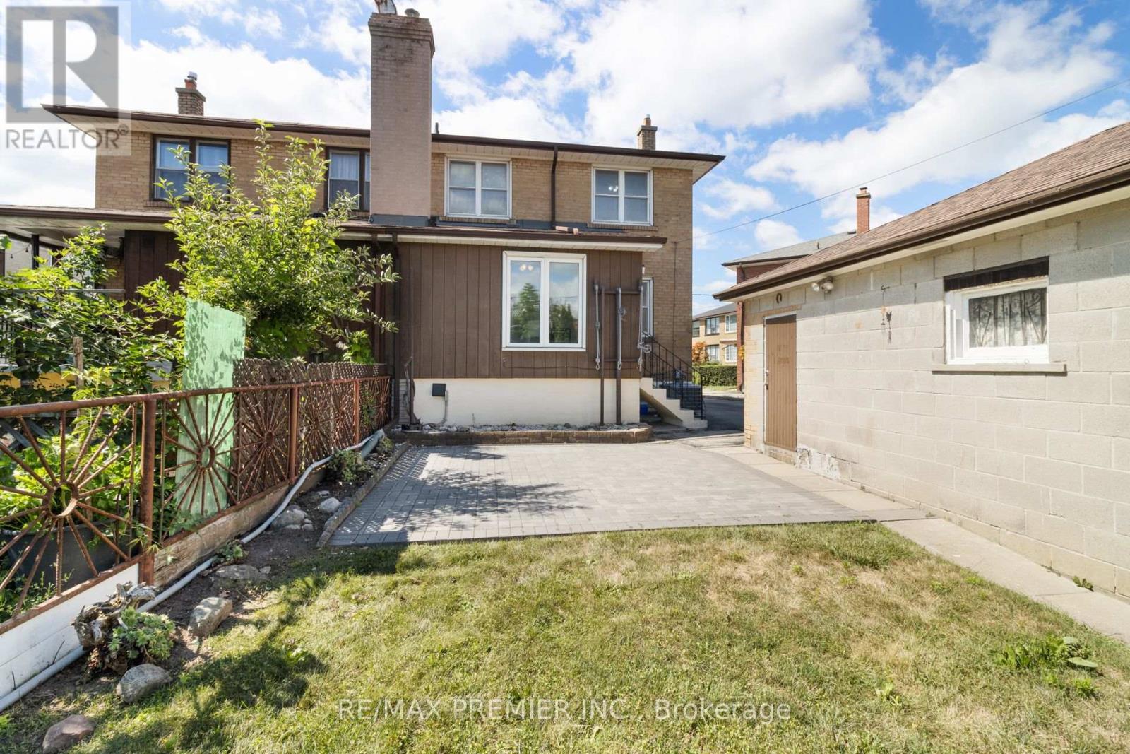 Photo 6 of 79 Pamille Place, Toronto ON