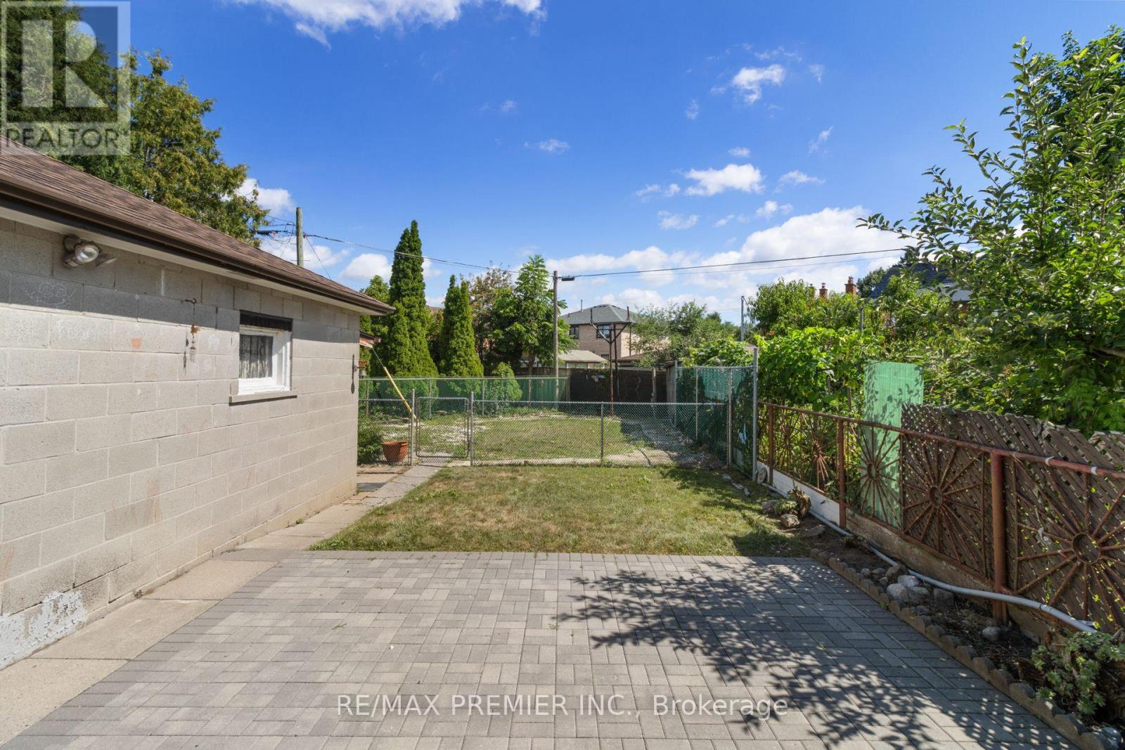 Photo 14 of 79 Pamille Place, Toronto ON