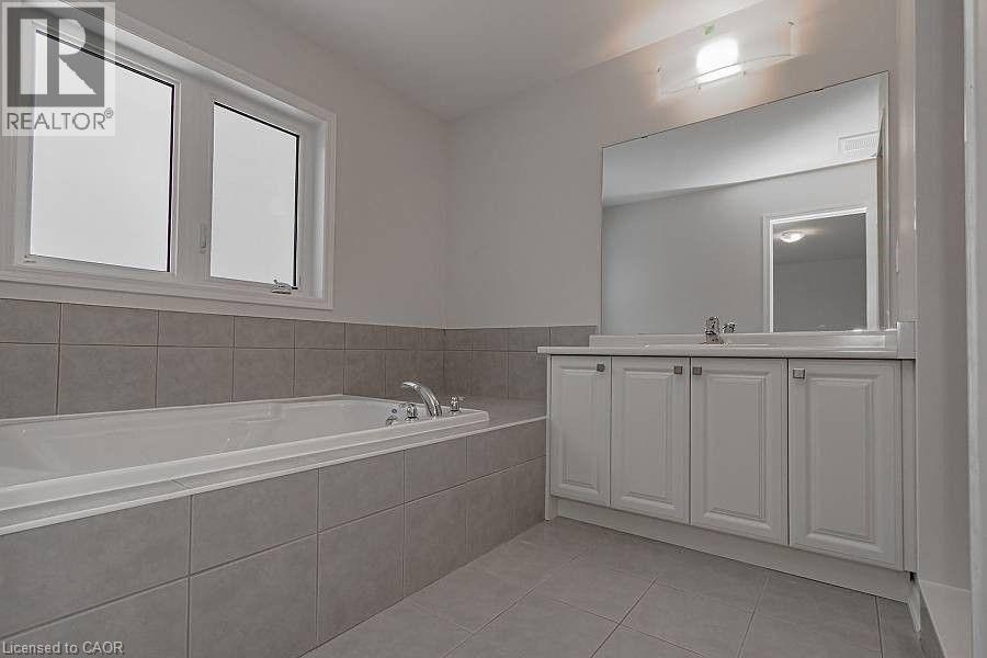 Photo 7 of 101 Esther Crescent, Thorold ON