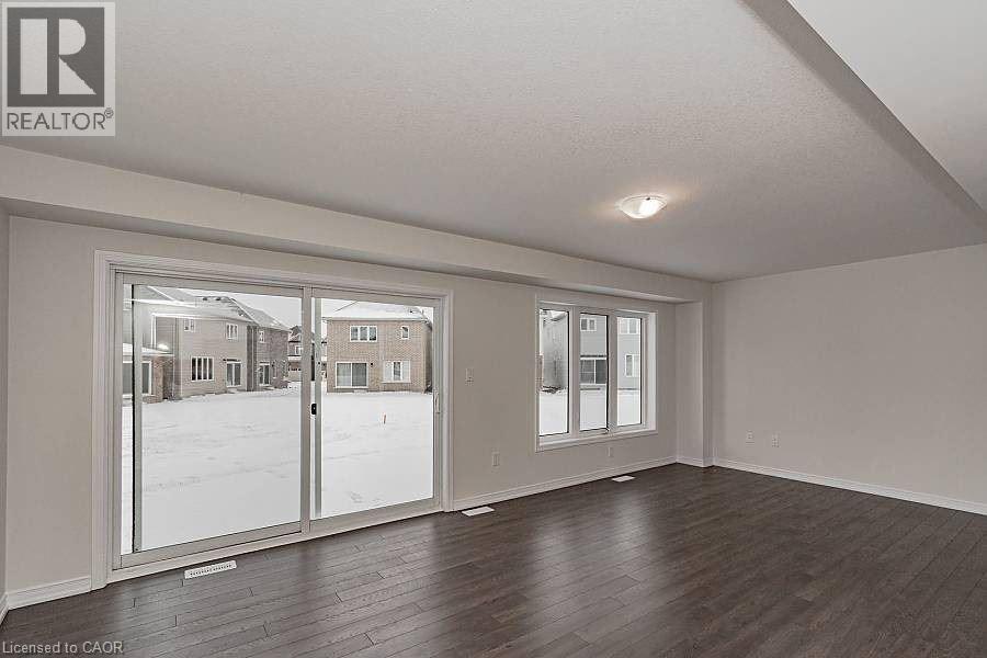 Photo 5 of 101 Esther Crescent, Thorold ON