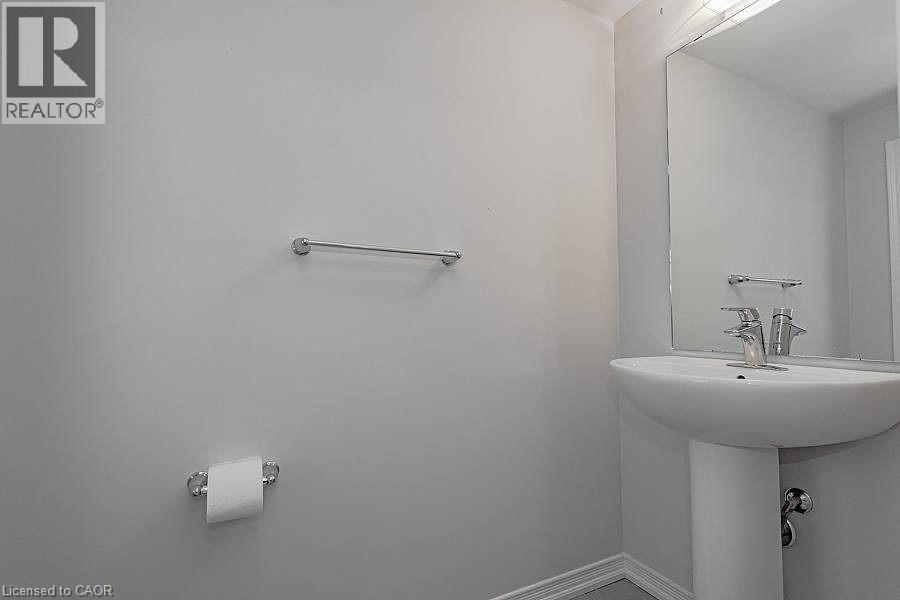 Photo 2 of 101 Esther Crescent, Thorold ON