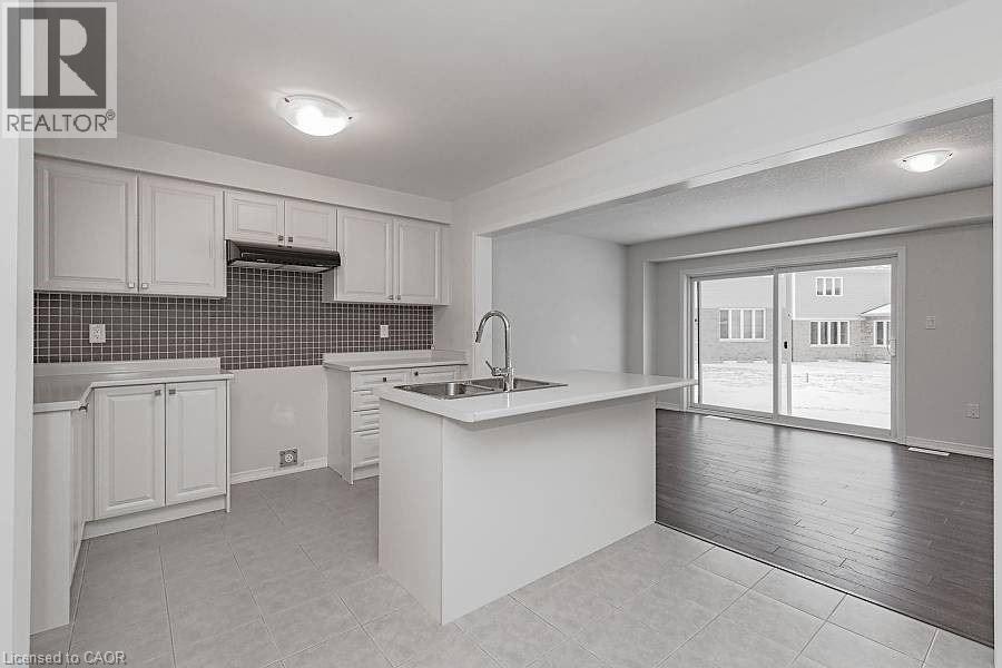 Photo 3 of 101 Esther Crescent, Thorold ON