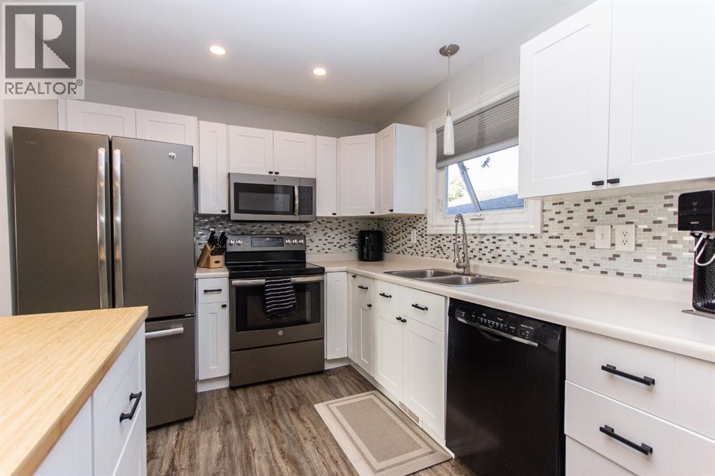 Photo 8 of 116 Carroll Crescent, Red Deer AB