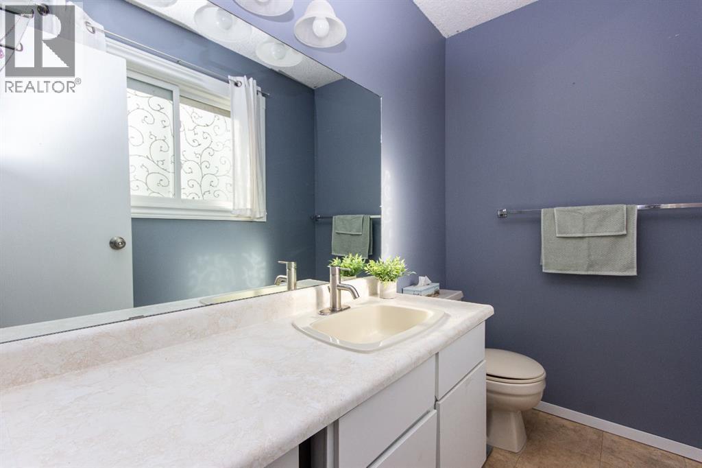 Photo 20 of 116 Carroll Crescent, Red Deer AB
