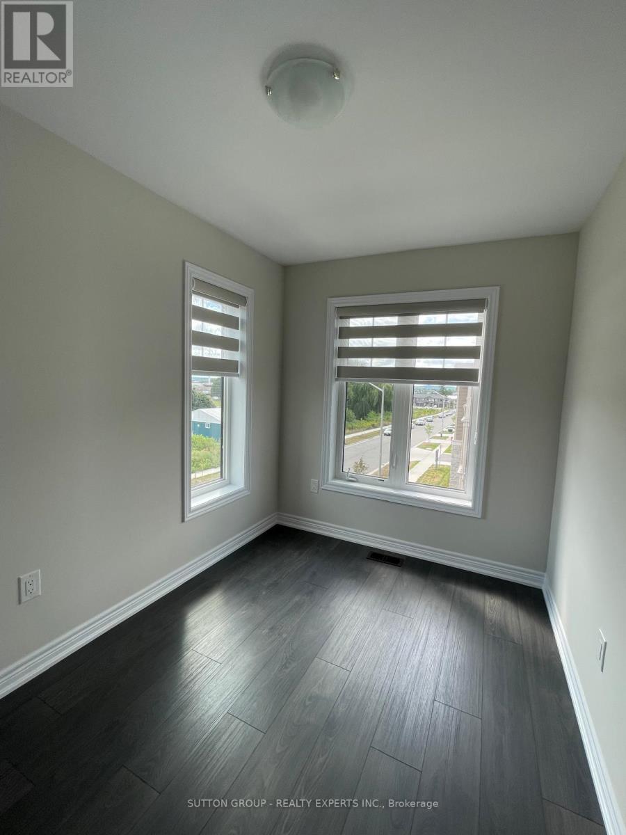 Photo 21 of 76 10 Birmingham Drive, Cambridge ON