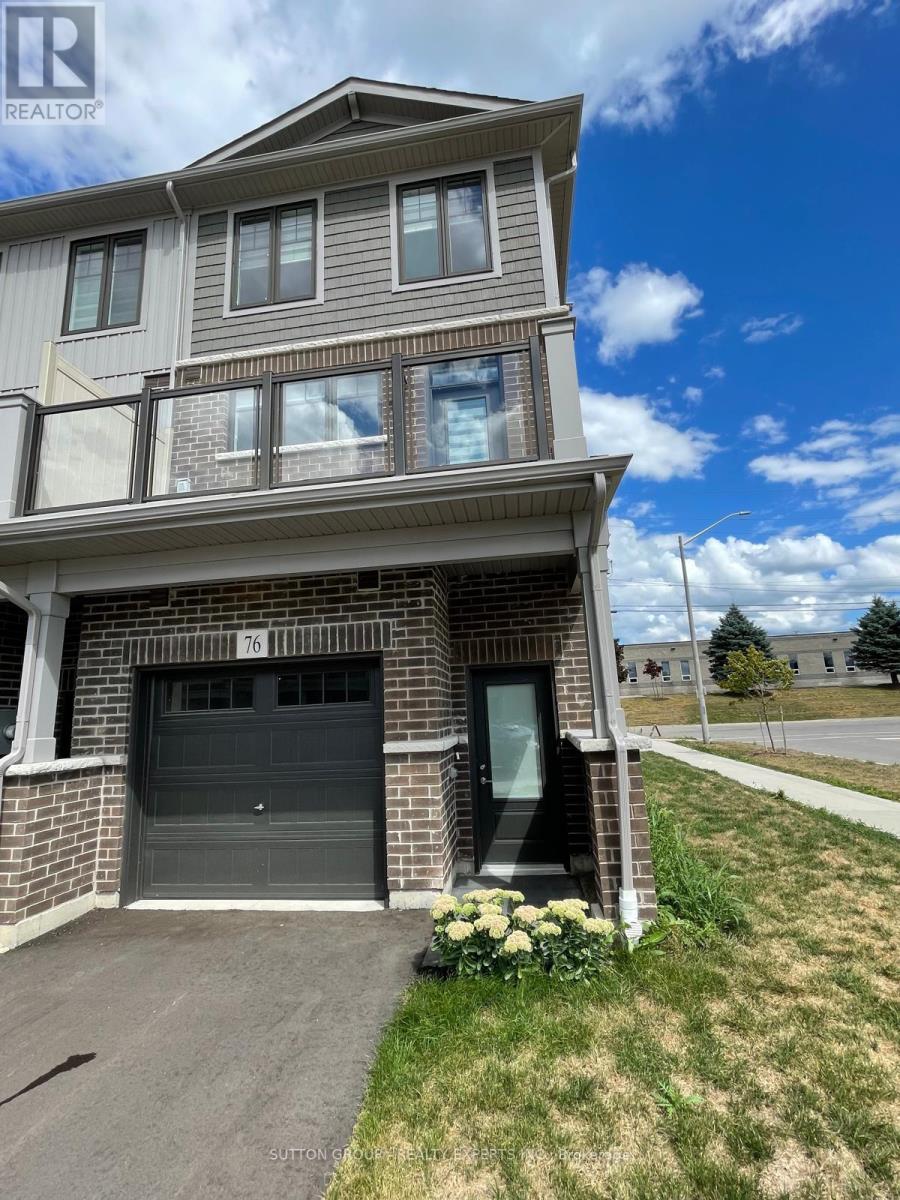 Photo 3 of 76 10 Birmingham Drive, Cambridge ON