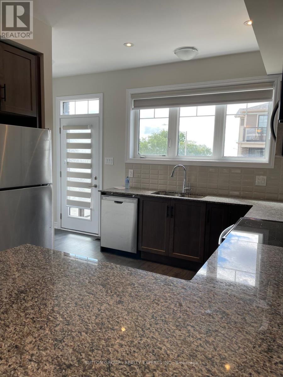 Photo 7 of 76 10 Birmingham Drive, Cambridge ON