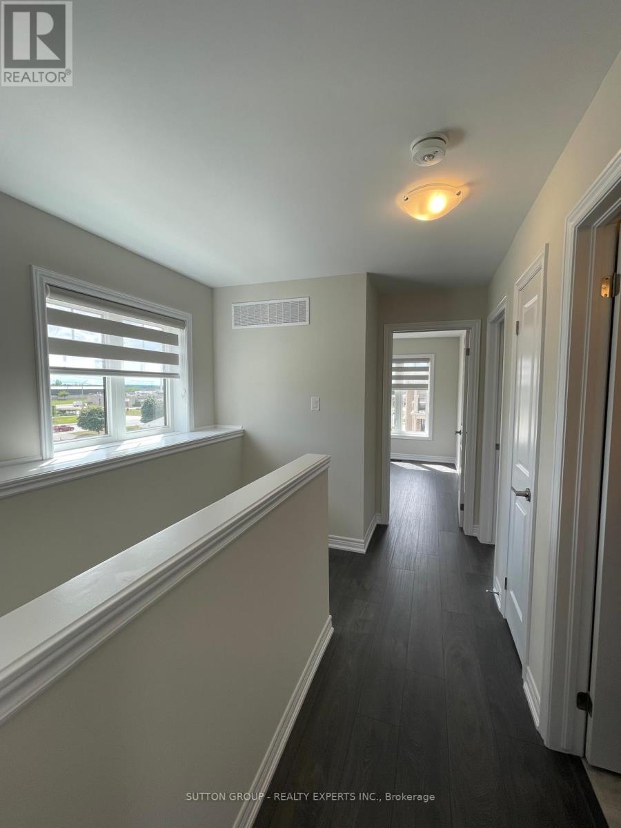 Photo 15 of 76 10 Birmingham Drive, Cambridge ON