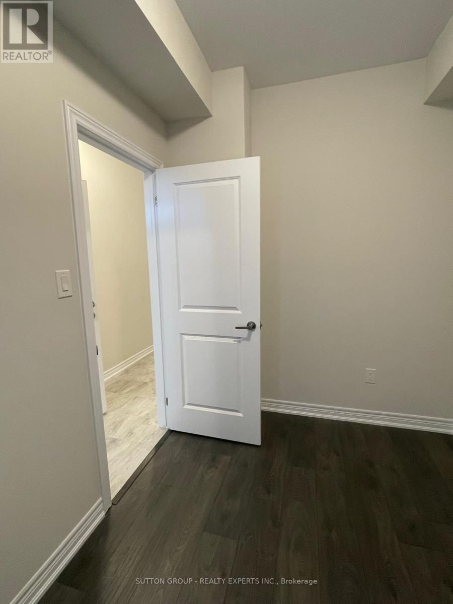 Photo 13 of 76 10 Birmingham Drive, Cambridge ON