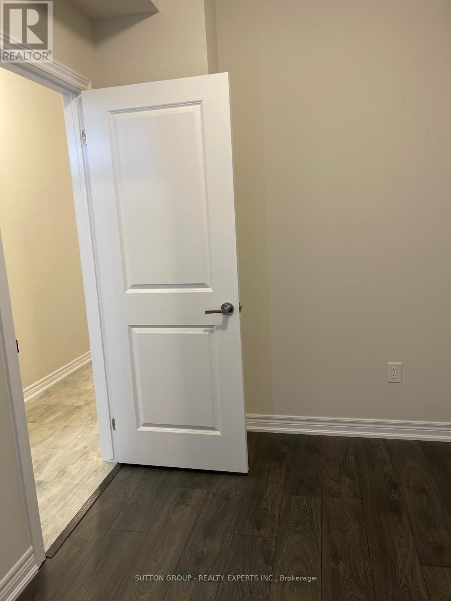 Photo 19 of 76 10 Birmingham Drive, Cambridge ON