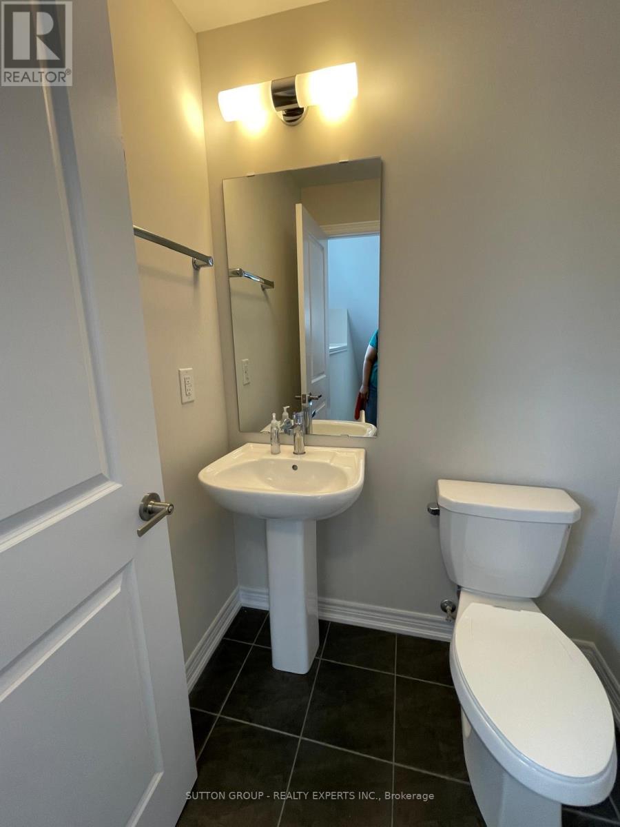 Photo 24 of 76 10 Birmingham Drive, Cambridge ON