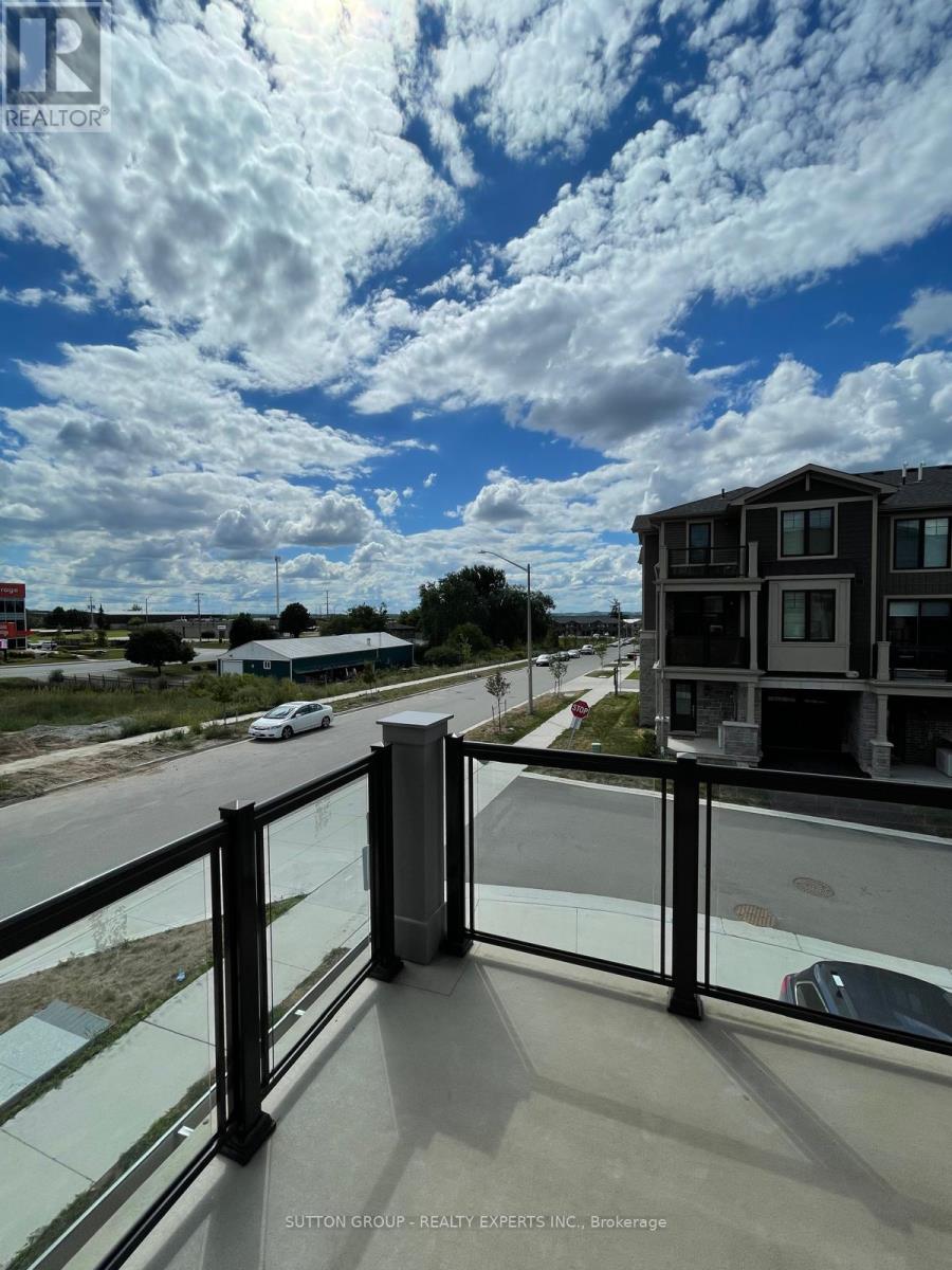 Photo 6 of 76 10 Birmingham Drive, Cambridge ON