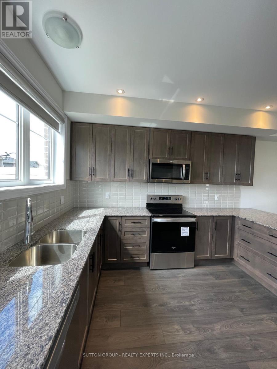 Photo 8 of 76 10 Birmingham Drive, Cambridge ON