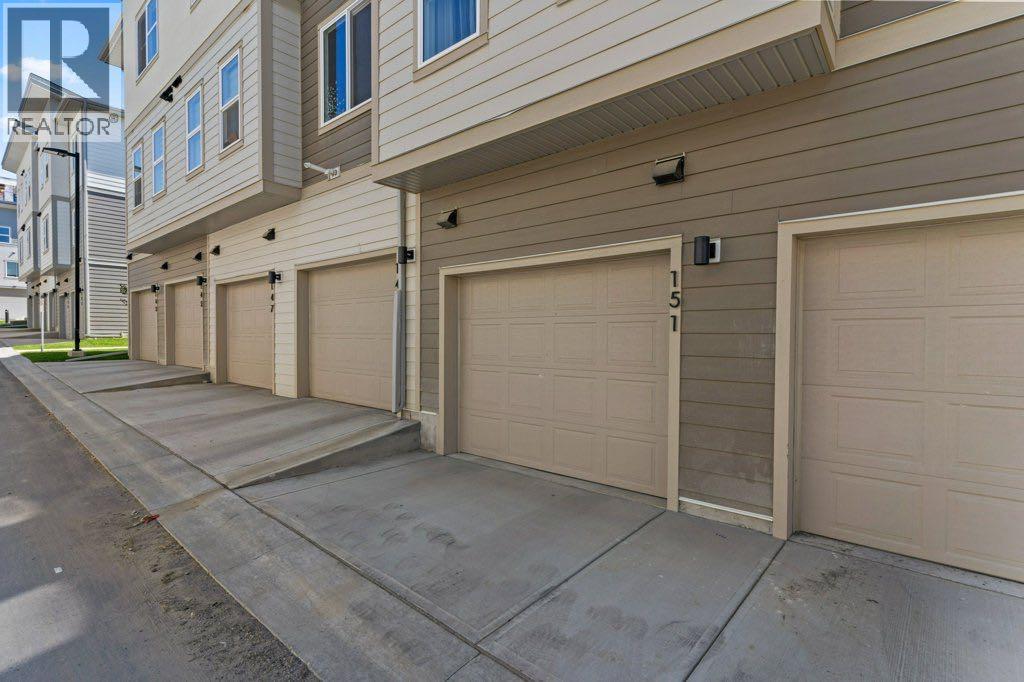 Single Family House for Sale in   St Street SW Springbank Hill Calgary 