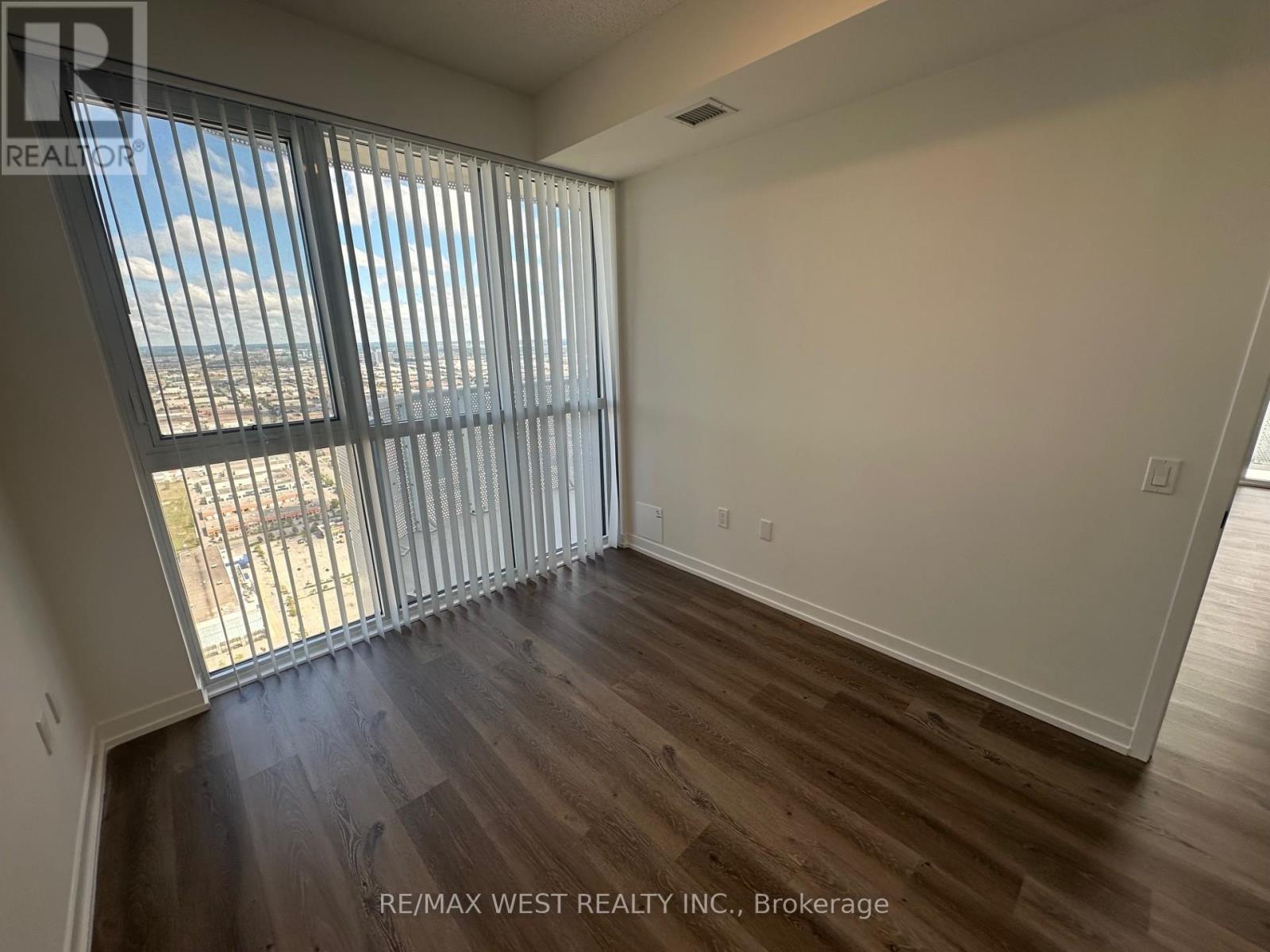 Photo 8 of 6312 225 Commerce Street, Vaughan ON