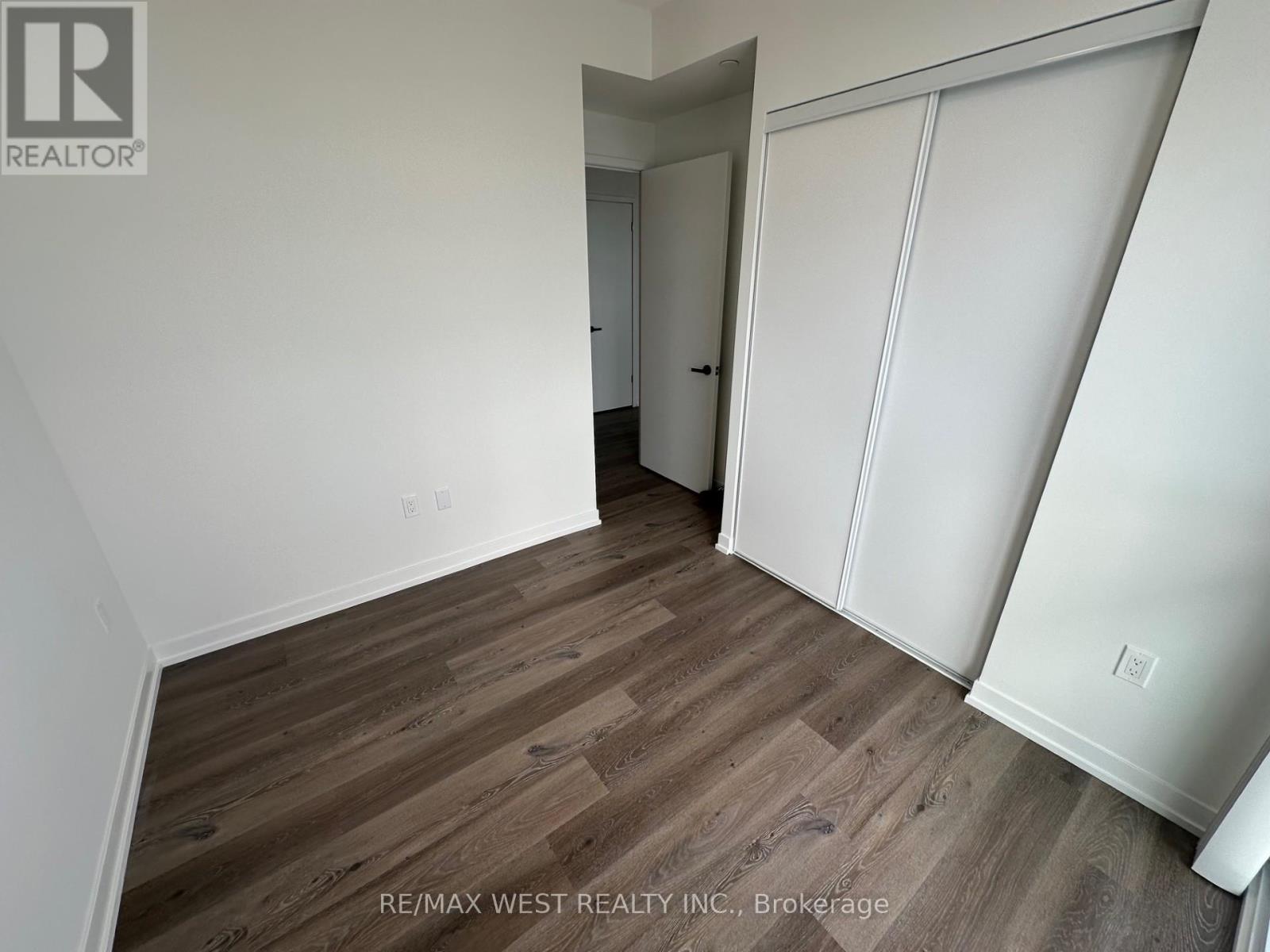 Photo 7 of 6312 225 Commerce Street, Vaughan ON