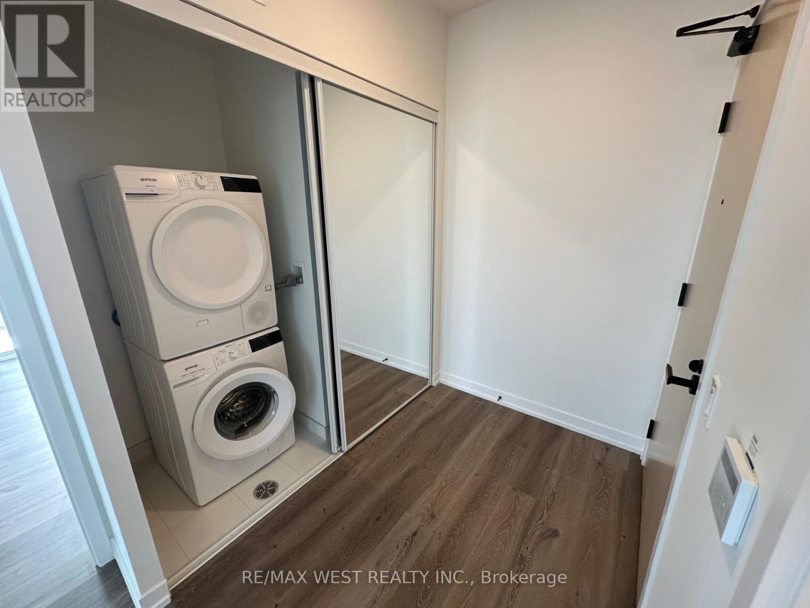 Photo 9 of 6312 225 Commerce Street, Vaughan ON
