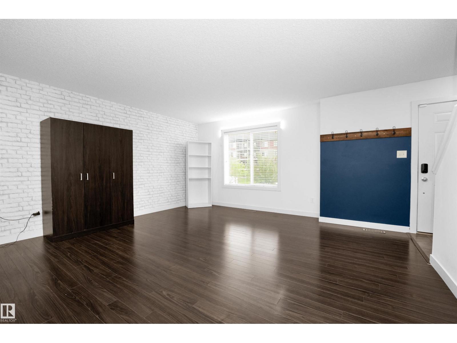 Photo 10 of 51 12004 22 Av Sw, Edmonton AB