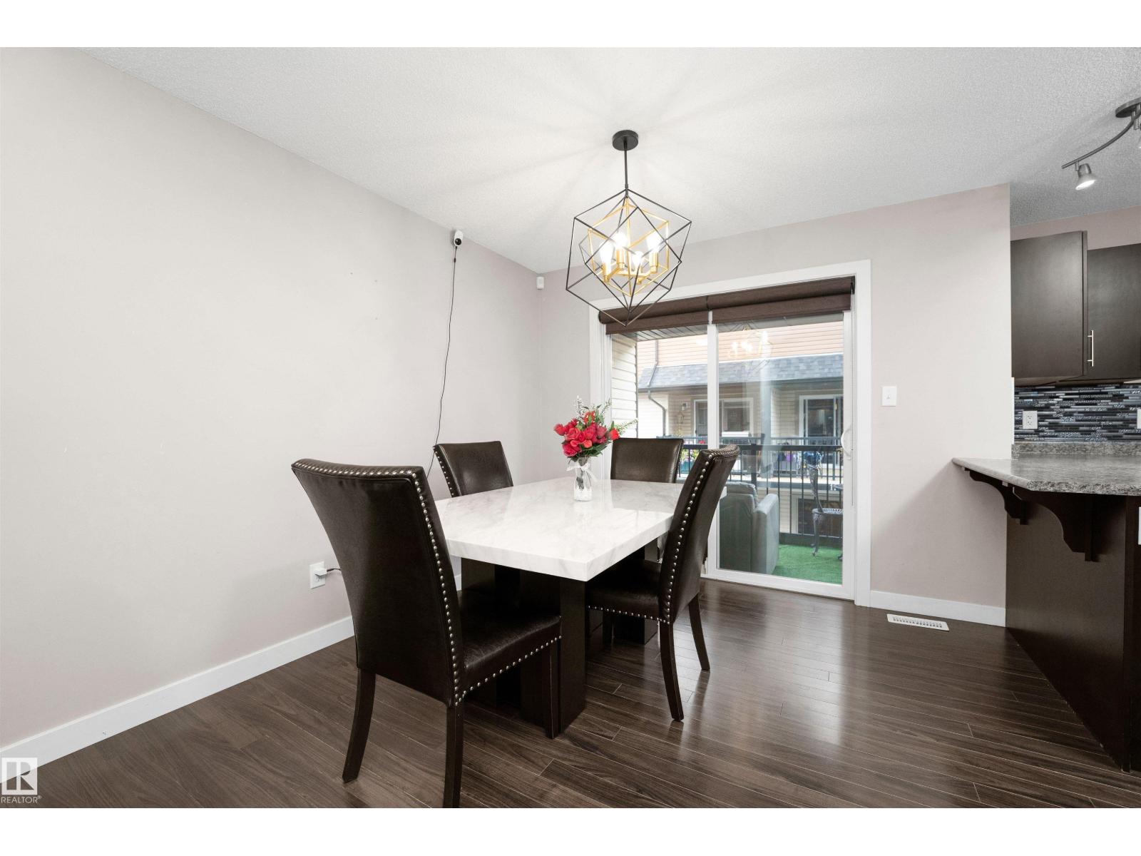 Photo 11 of 51 12004 22 Av Sw, Edmonton AB