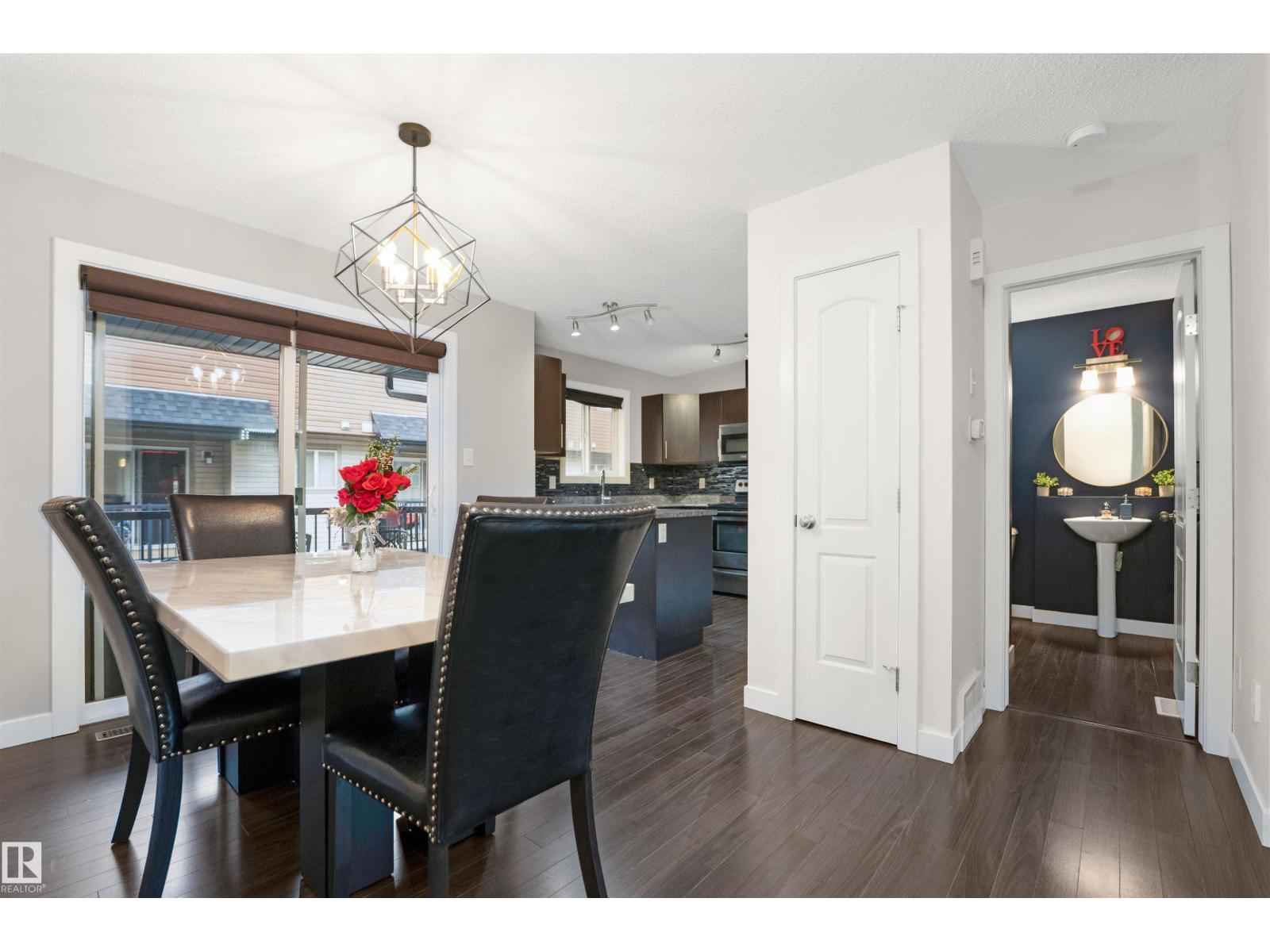 Photo 13 of 51 12004 22 Av Sw, Edmonton AB
