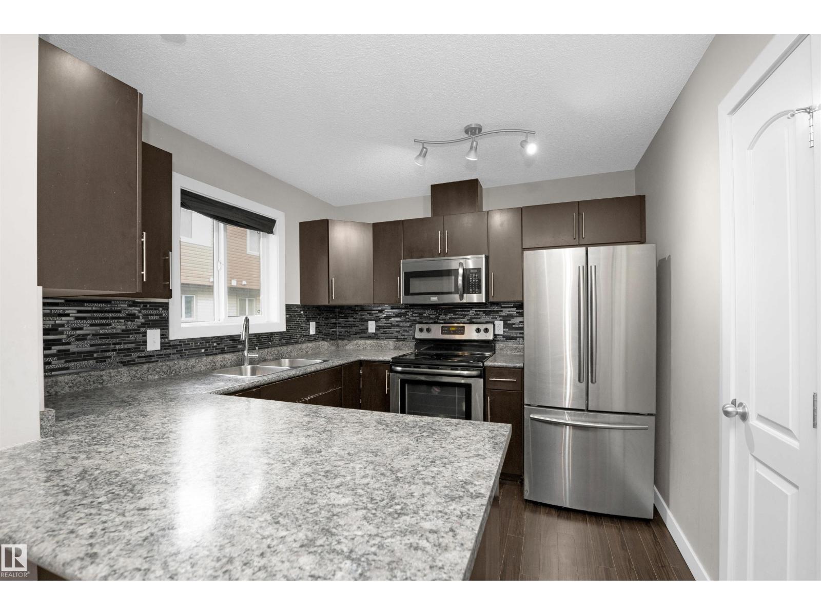 Photo 14 of 51 12004 22 Av Sw, Edmonton AB