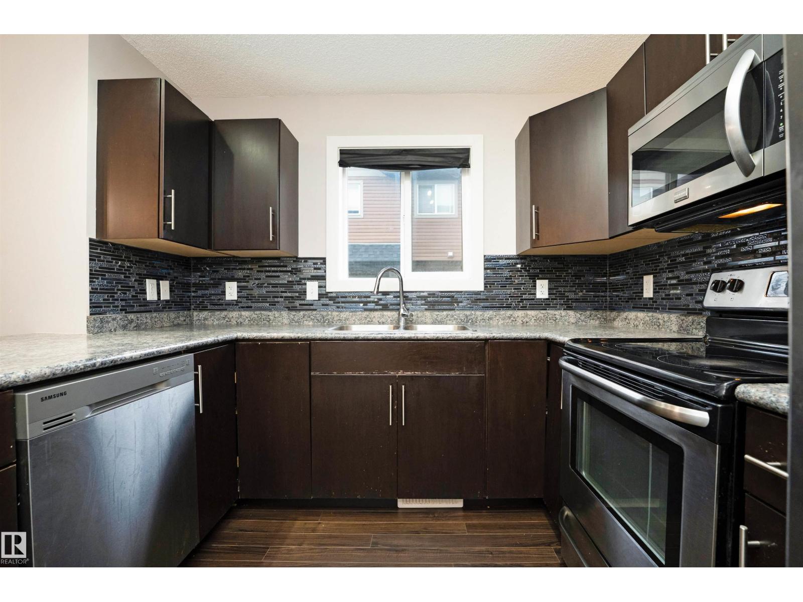 Photo 16 of 51 12004 22 Av Sw, Edmonton AB