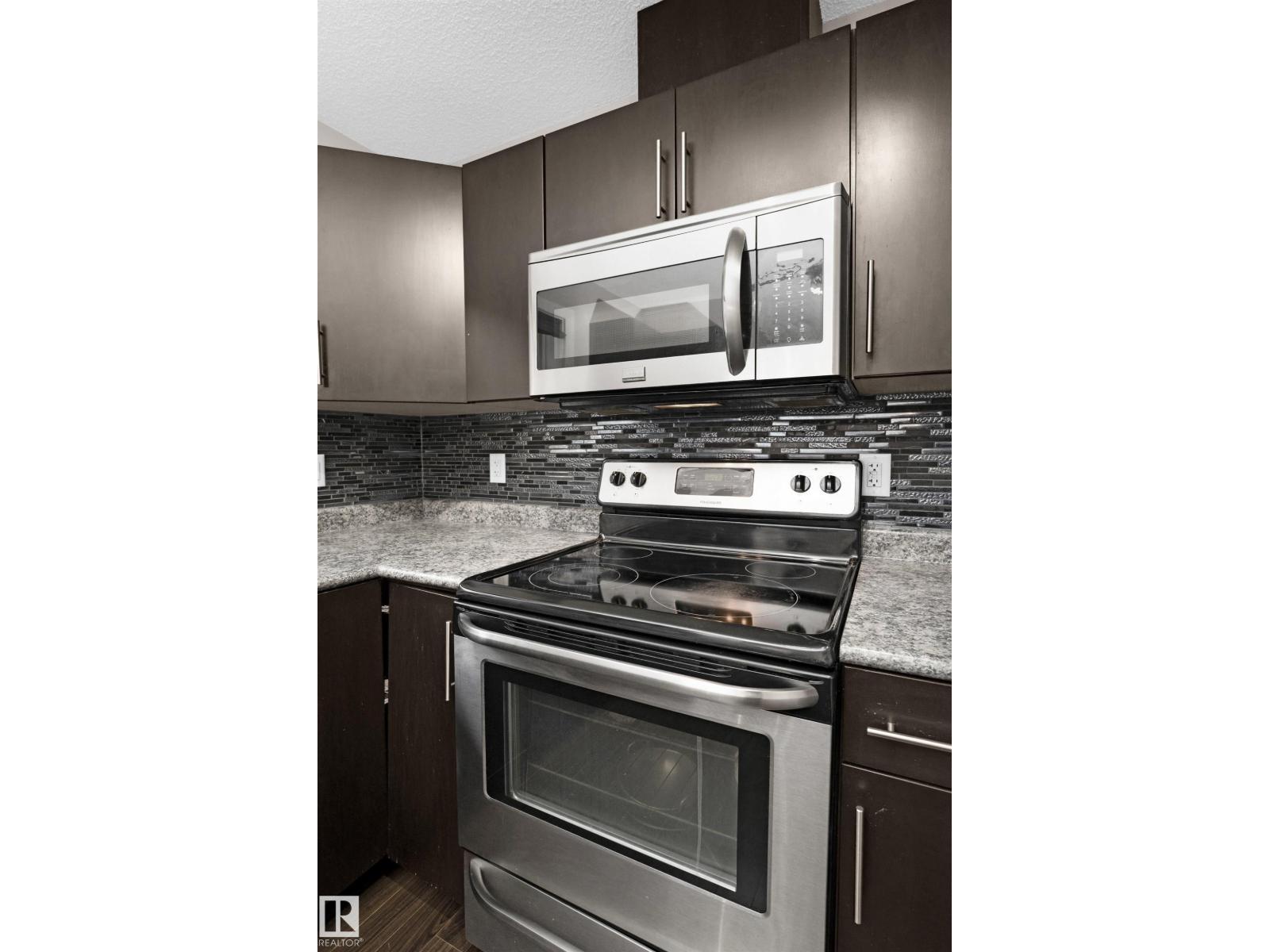 Photo 17 of 51 12004 22 Av Sw, Edmonton AB