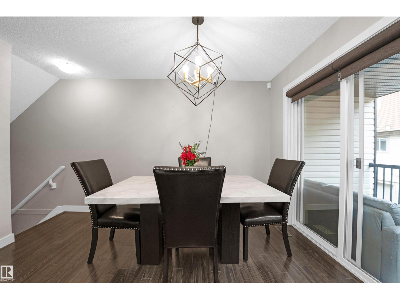 Photo 18 of 51 12004 22 Av Sw, Edmonton AB