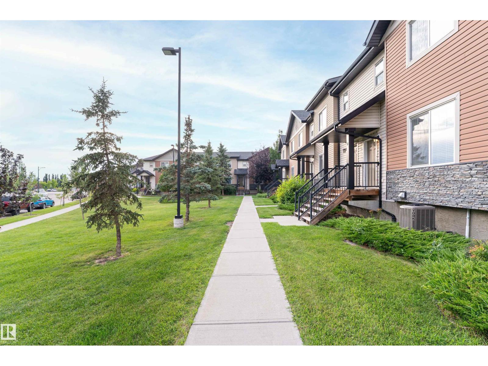 Photo 4 of 51 12004 22 Av Sw, Edmonton AB