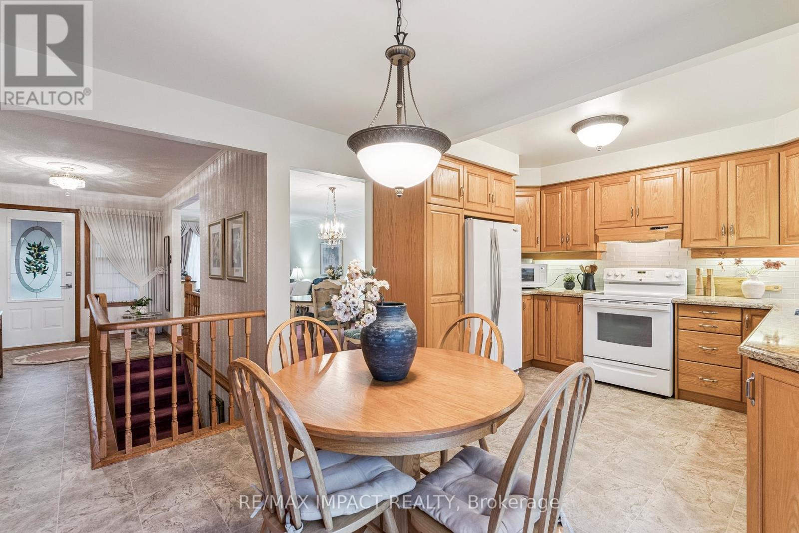 Photo 11 of 145 Hialeah Crescent, Whitby ON
