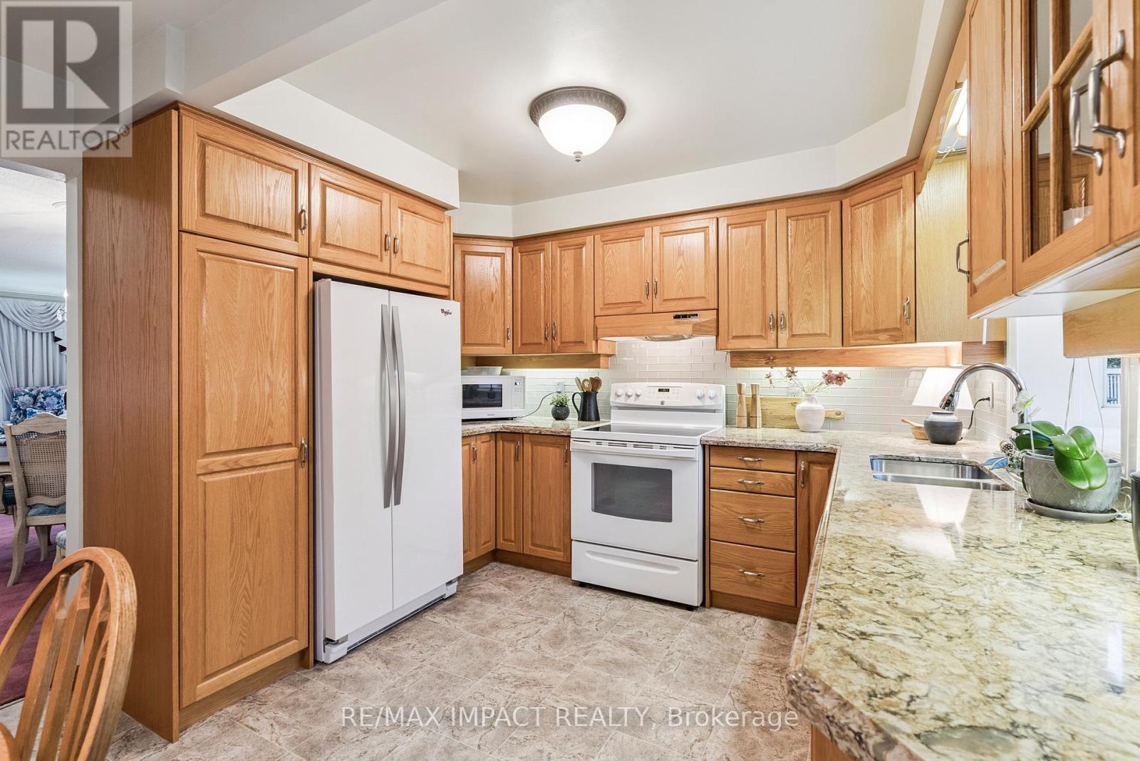 Photo 14 of 145 Hialeah Crescent, Whitby ON