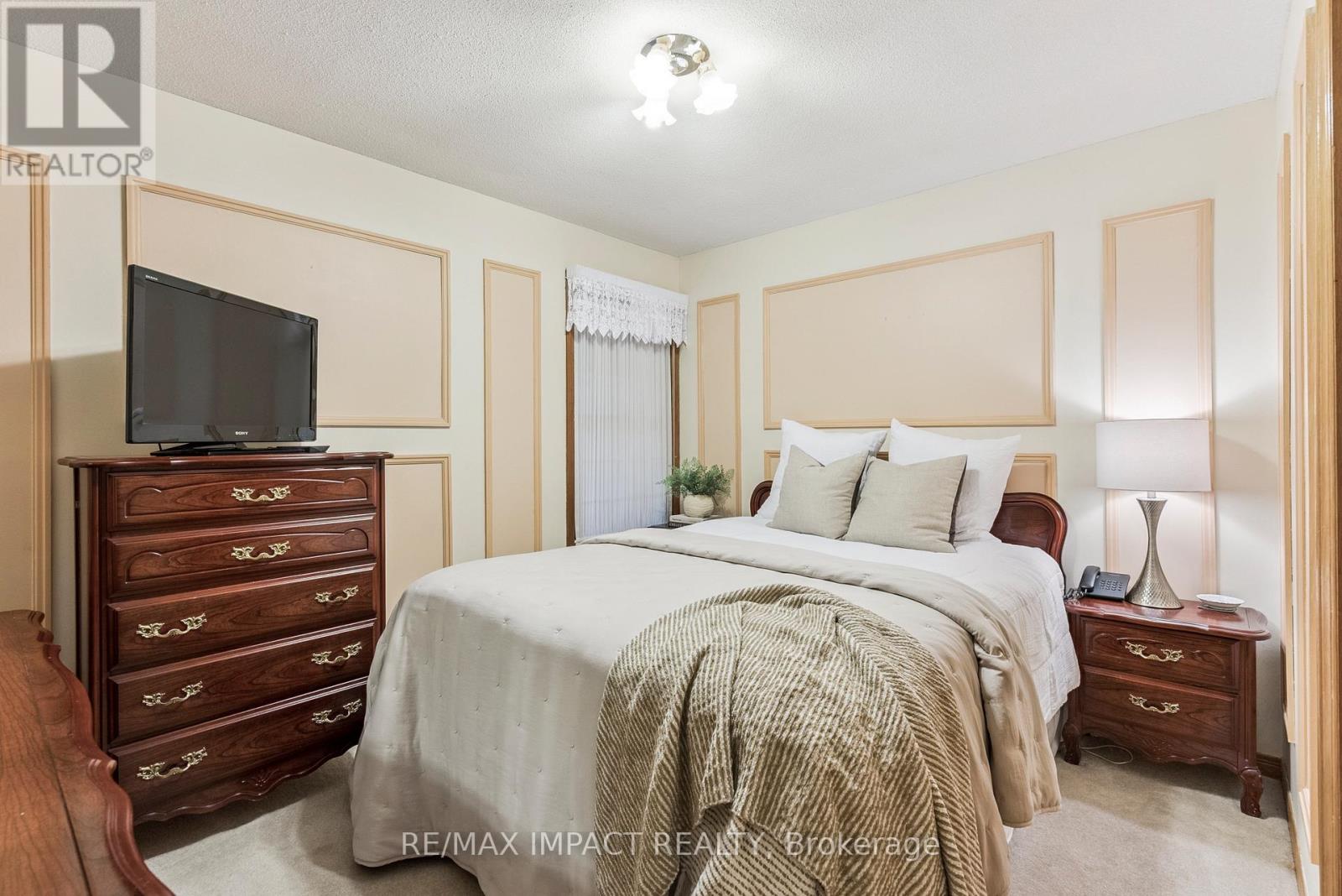 Photo 19 of 145 Hialeah Crescent, Whitby ON