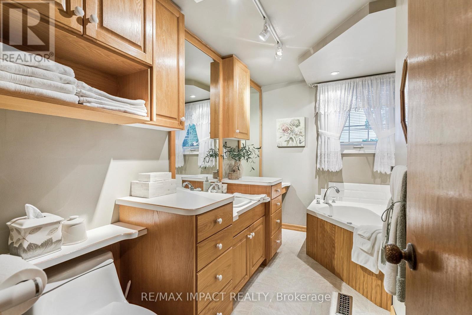 Photo 24 of 145 Hialeah Crescent, Whitby ON