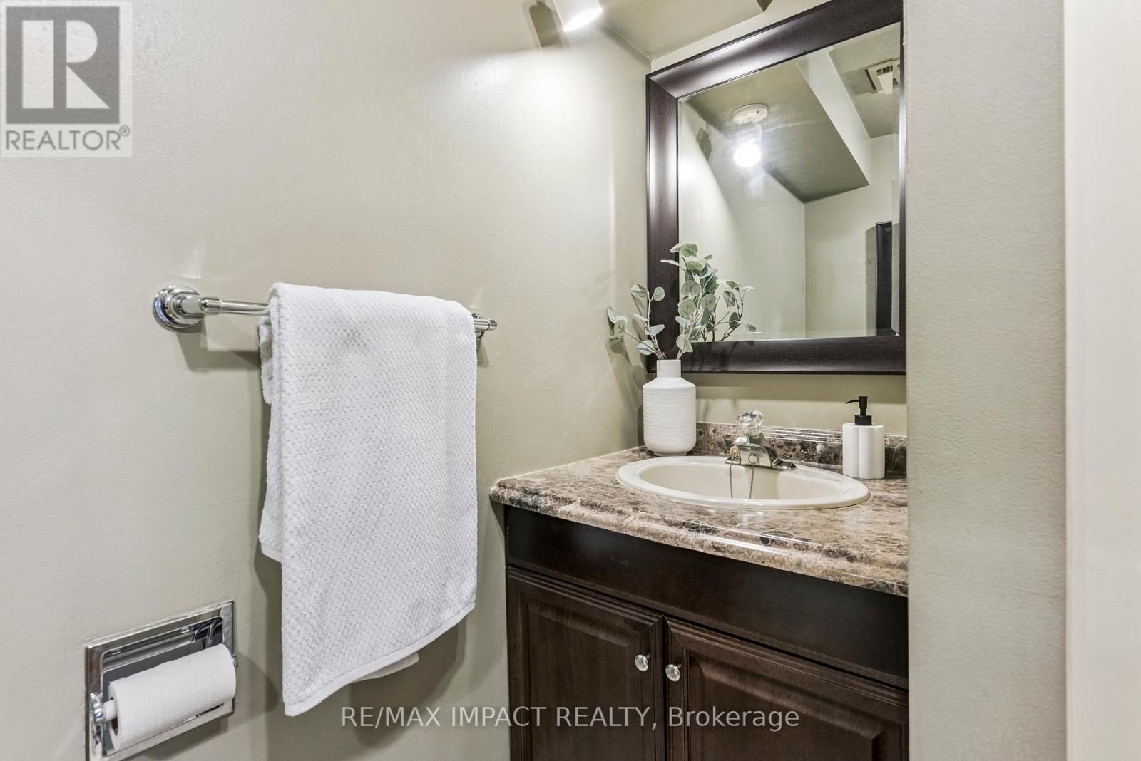 Photo 16 of 145 Hialeah Crescent, Whitby ON