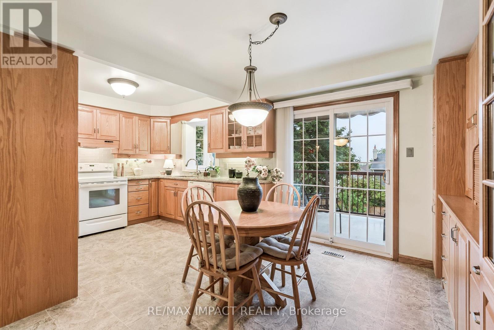 Photo 8 of 145 Hialeah Crescent, Whitby ON
