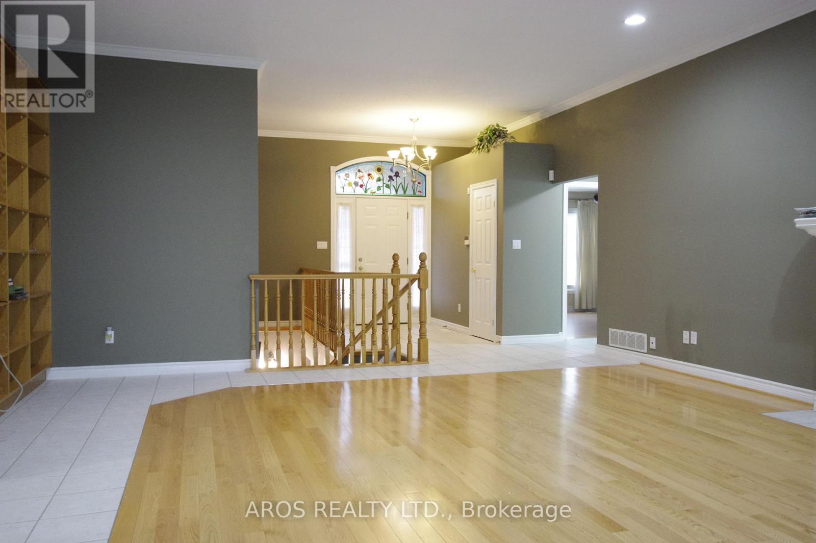 Photo 19 of 10 Prince Of Wales Gate N, London North ON