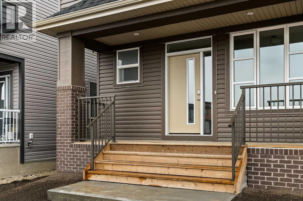 Photo 3 of 1006 Chinook Winds Meadow Sw, Airdrie AB