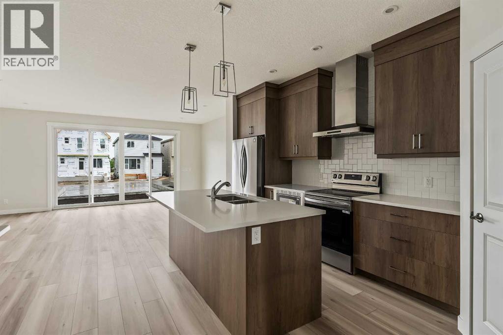 Photo 5 of 1006 Chinook Winds Meadow Sw, Airdrie AB