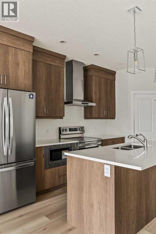 Photo 10 of 1006 Chinook Winds Meadow Sw, Airdrie AB