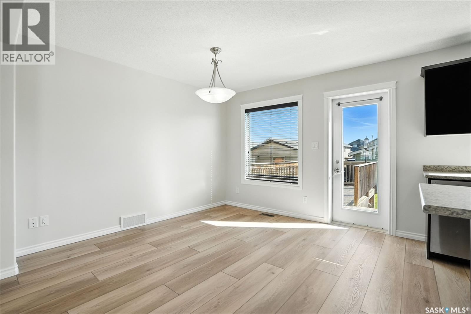 Photo 2 of 534 Klassen Crescent, Saskatoon SK